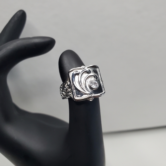 Mens Silver Open Locklet Secret Compartment Ring - Picture 6 of 16